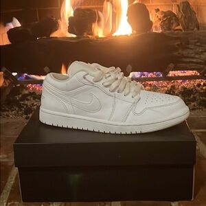 Jordan 1 Low, all white